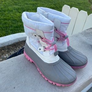 Snow boots